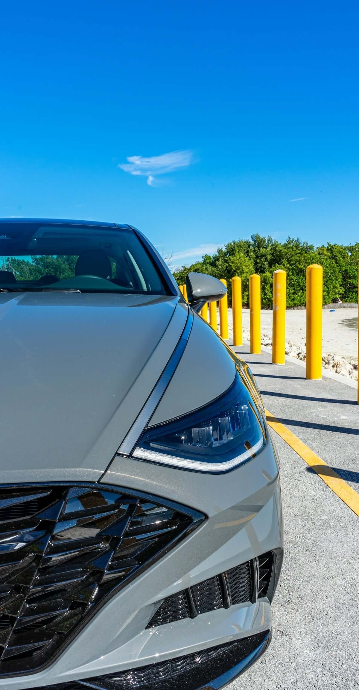 Ignition Repair and Key Cutting Services: What Arcadia FL Drivers Need to Know with a modern car in a sunny setting.